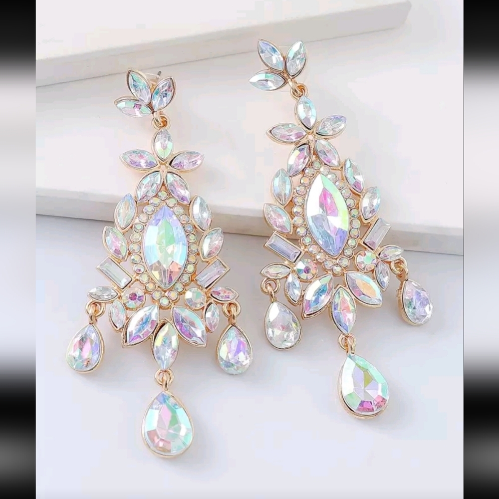 BRAND NEW ** Elegant Gold and Iridescent Crystal Earrings